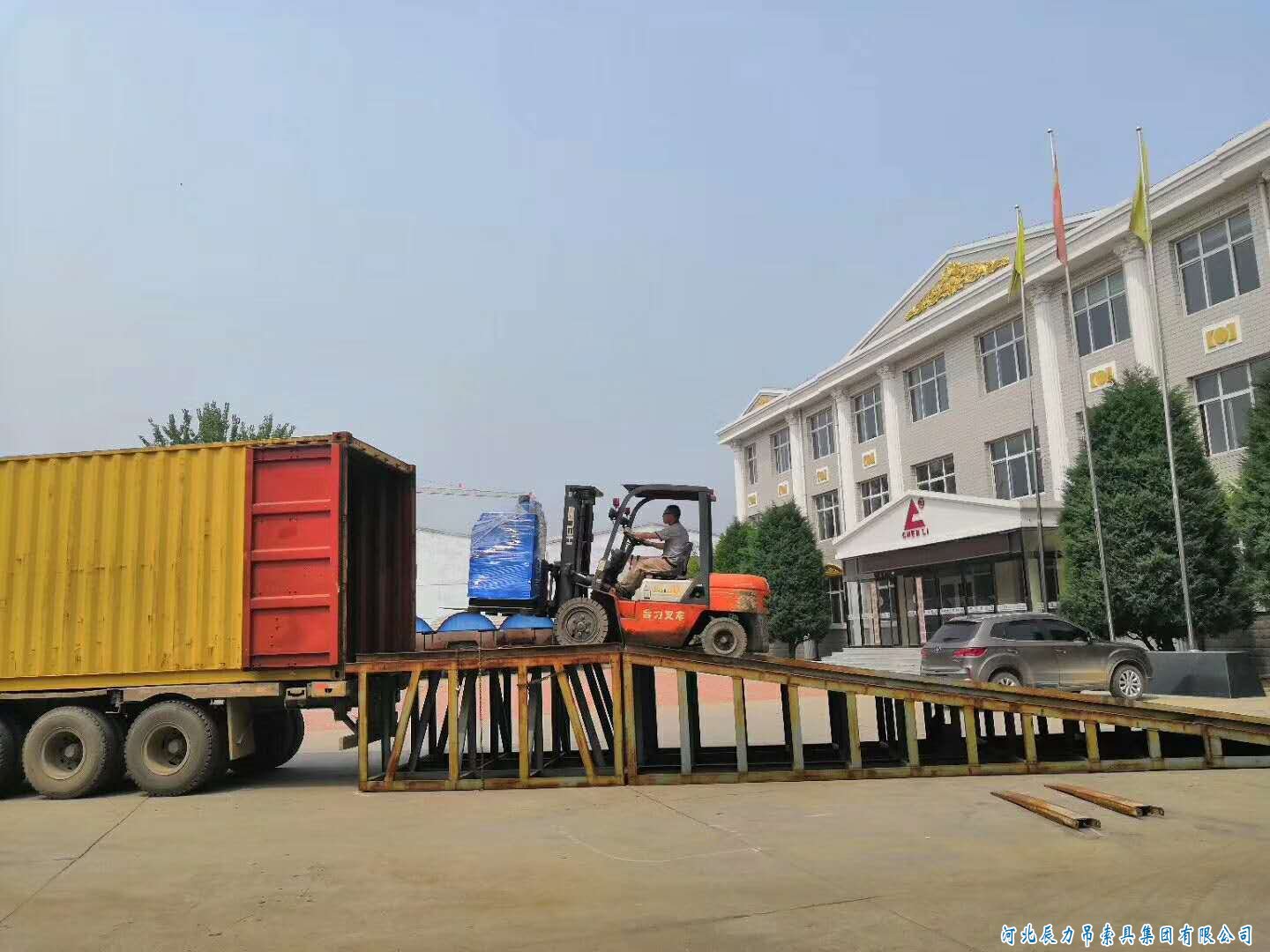 鋼絲繩纏放繩機(jī)器，鋼絲繩索具壓制機(jī)器，集體裝柜發(fā)貨